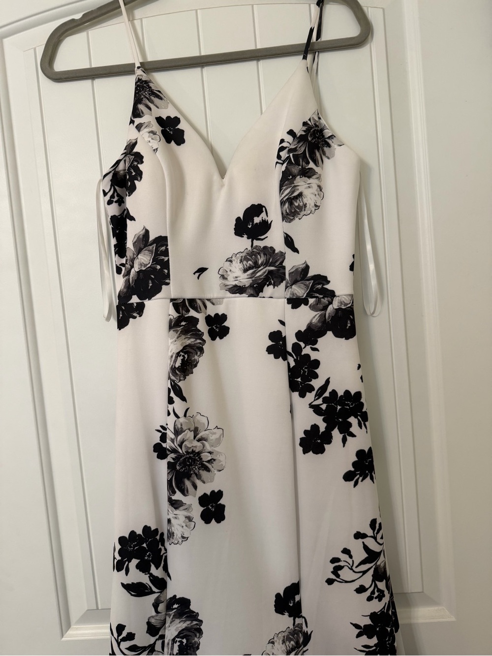 Floral V-Neck Spaghetti Strap Dress in White and Black